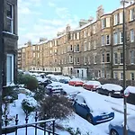 The Holyrood Park Hideaway Is A Lush & Arty 2 Double Bed Apartamento *