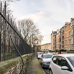 Apartamento The Holyrood Park Hideaway Is A Lush & Arty 2 Double Bed Edimburgo