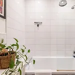 The Holyrood Park Hideaway Is A Lush & Arty 2 Double Bed Apartamento *