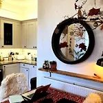 Apartamento The Holyrood Park Hideaway Is A Lush & Arty 2 Double Bed Edimburgo