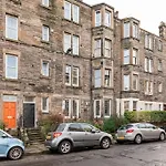 The Holyrood Park Hideaway Is A Lush & Arty 2 Double Bed Apartamento Edimburgo
