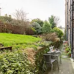 Apartamento The Holyrood Park Hideaway Is A Lush & Arty 2 Double Bed Edimburgo