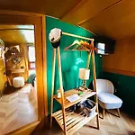 - Houseboats 船上ホテル エディンバラ