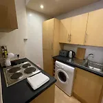 Comfy 2 Bedroom Flat Near City Center