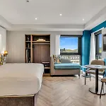 Roomzzz 4*