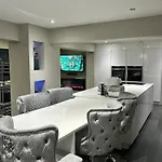 Hébergement de vacances Large Modern Family In Murrayfield - Very Close To Centre - 10 Mins By Direct Bus - Private Driveway & Garden Édimbourg