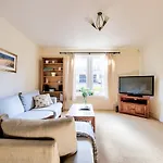 Guestready - Bright Near New Town Appartement