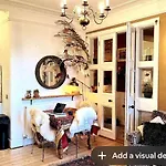 The Holyrood Park Hideaway Is A Lush & Arty 2 Double Bed Edimburgo