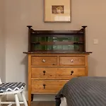 Spacious 2 Bedroom House Near The Meadows 公寓