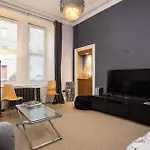Spacious 2 Bedroom House Near The Meadows * 에든버러
