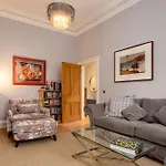 Spacious 2 Bedroom House Near The Meadows * 爱丁堡
