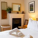 Апартаменты Newly Renovated 1 Bedroom Near Charming Newhaven Эдинбург