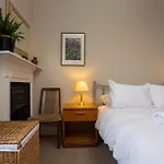 Newly Renovated 1 Bedroom Near Charming Newhaven Апартаменты
