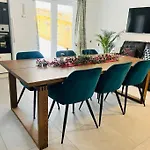 Дом отдыха Modern And Spacious With Large Garden *