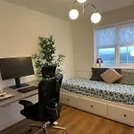 Modern And Spacious With Large Garden Дом отдыха *