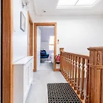 Luxury Victorian 5 Bedroom By Lady Road Appartamento