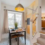 Superb Two Bedroom 2 Bathroom Morningside אדינבורו