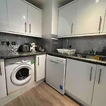 Close To Holyrood And Arthur Seat, Beautiful Scenic Views דירה *