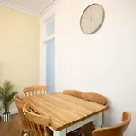 Stylish In 5 Beds 3 Bedrooms *