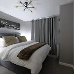 Luxury 4 Bedroom Townhouse With Free Parking Edinburgh