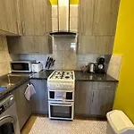 Cosy In Centre , 2 Bedroom1 Bathroom 아파트 *