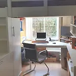 Artist Colony With Sauna And Private Garden, And Easy Walk To Centre דירה