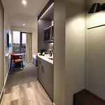 The Resident אדינבורו