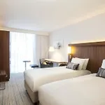 מלון Courtyard By Marriott West 4*