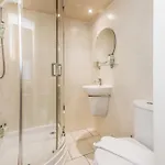 Large 3 Bed 3 Bath - New Town Apartamento