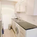 아파트 Chic Flat Close To Edinburgh, Airport, & Zoo 에든버러
