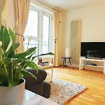 Luxury At אדינבורו