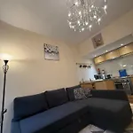 One Bedroom Flat In Old Town , Heart Of Flat Sleeps 4 Appartement *