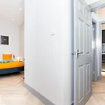 1-Bed Apartment-Free Parking - By Holiday Homes 아파트 에든버러