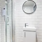 1-Bed Apartment-Free Parking - By Holiday Homes 아파트 *