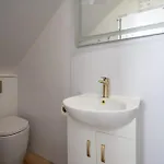 Centre House - 5 Bedrooms - Sleeps 9 - Parking