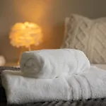 Centre House - 5 Bedrooms - Sleeps 9 - Parking Edinburgh