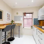 Charming 2-bedroom - Ground Floor エディンバラ