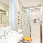 Charming With 2-bathroom And Private Entrance *
