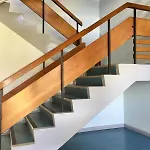 Mid-century Gem Steps From The Lägenhet
