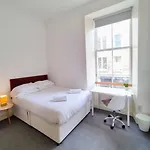 Magic Of Meadows 4 Bedroom Flat Apartment *