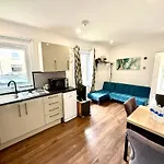South Gyle House - Superfast Wifi And Free Parking - 7 Minutes From Airport