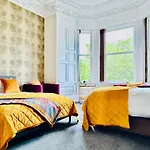 Scot Townhouse 게스트하우스 4*
