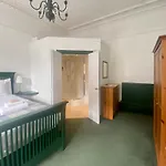 4 Friends House *