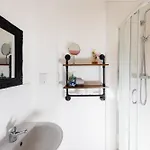 Central Edinburgh Apartment By The Castle *