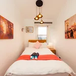 Central Edinburgh Apartment By The Castle Edinburgh