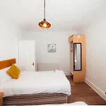 Central Edinburgh Apartment By The Castle Apartmán