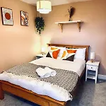 Duplex - Centre 4-bed Retreat