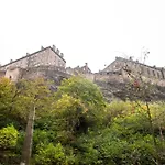 Lovely 1-bedroom Unit Near Castle Lägenhet *