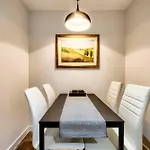 Lovely 1-bedroom Unit Near Castle Lägenhet Edinburg