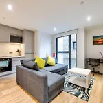 Lovely 1-bedroom Unit Near Castle Lägenhet Edinburg